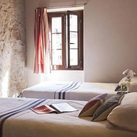 Ainb Las Ramblas-Guardia Apartments-3
